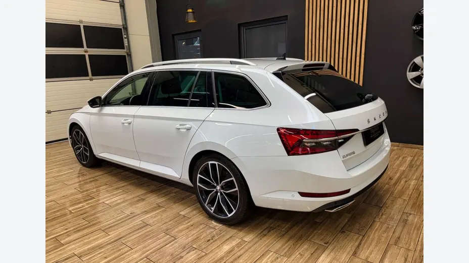 SKODA Superb -