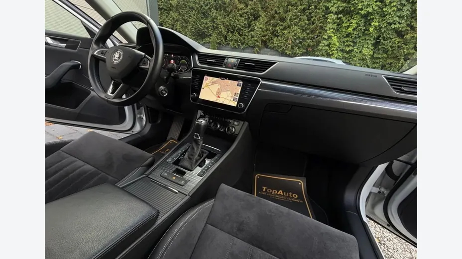 SKODA Superb -