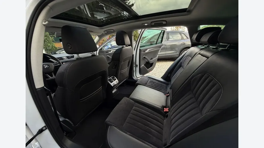 SKODA Superb -