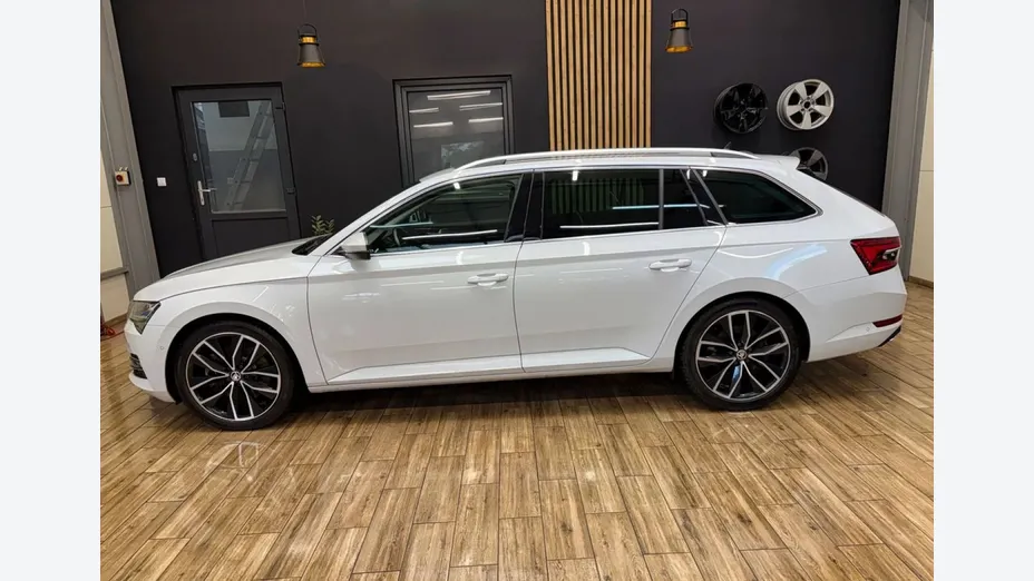 SKODA Superb -