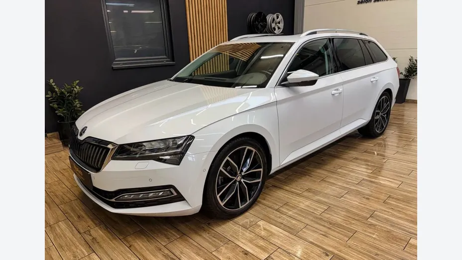 SKODA Superb -