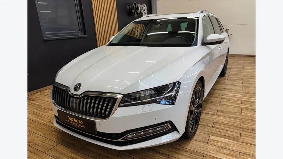 SKODA Superb -