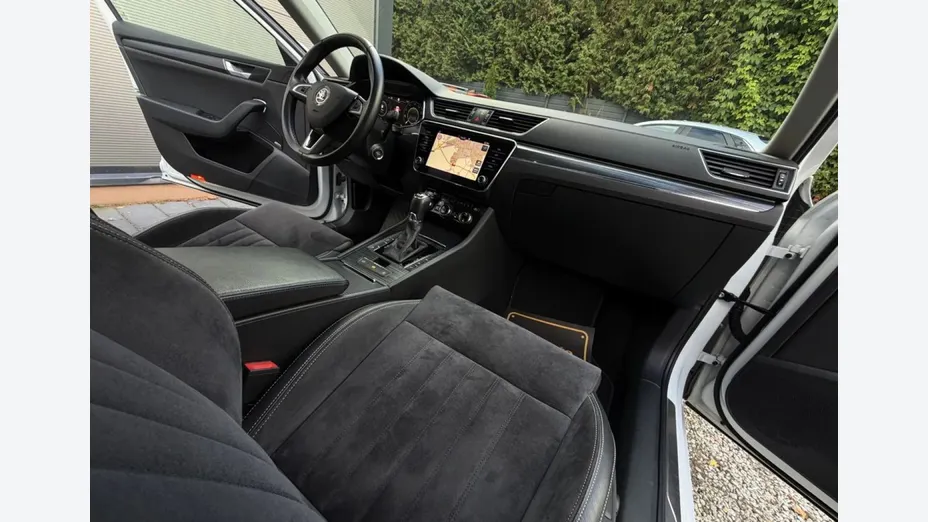 SKODA Superb -