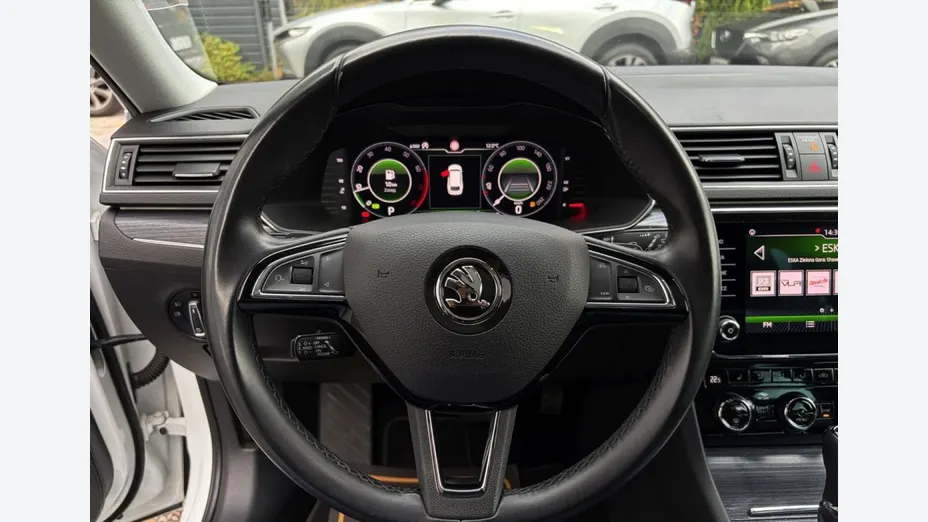 SKODA Superb -