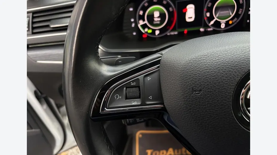 SKODA Superb -