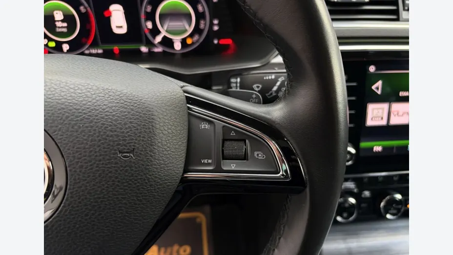 SKODA Superb -