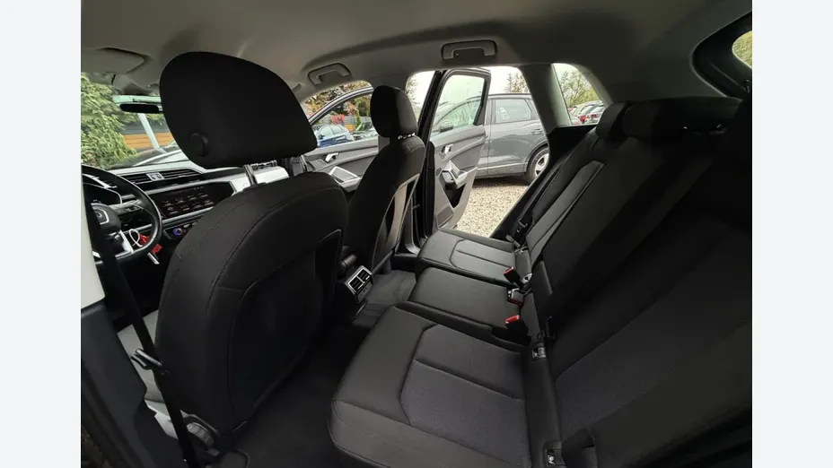 AUDI Q3 -