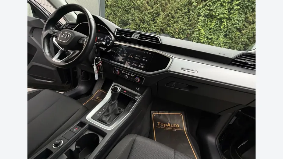 AUDI Q3 -