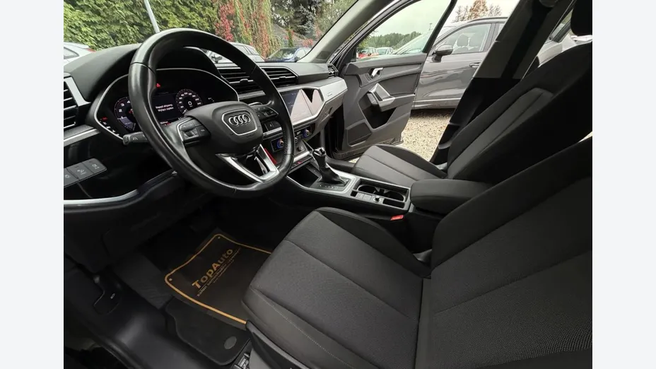 AUDI Q3 -