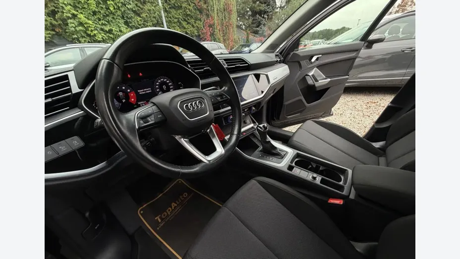 AUDI Q3 -