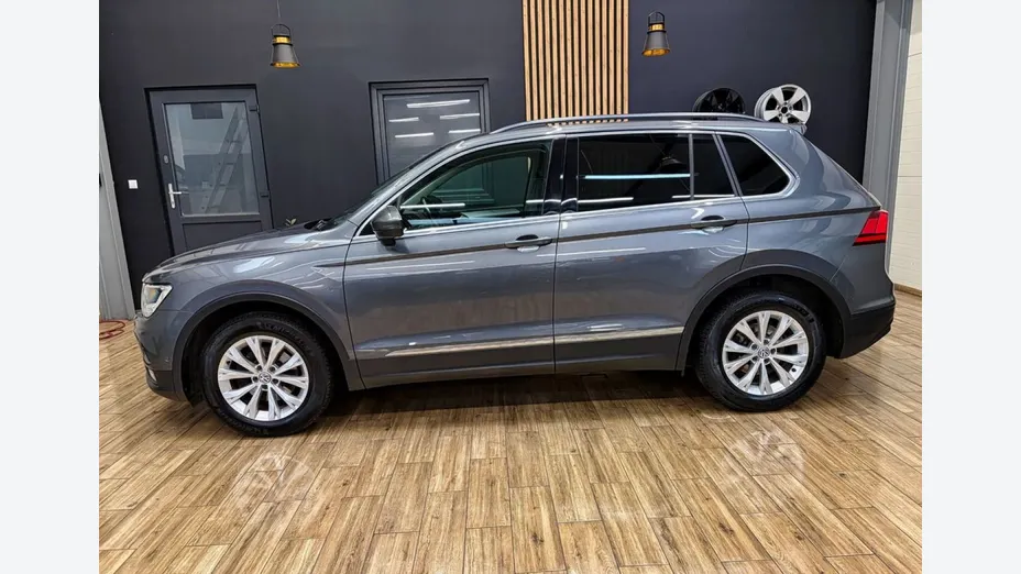 VOLKSWAGEN Tiguan -