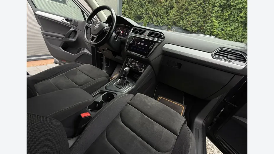 VOLKSWAGEN Tiguan -