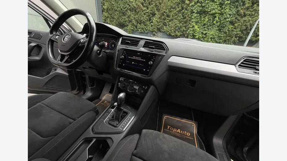 VOLKSWAGEN Tiguan -