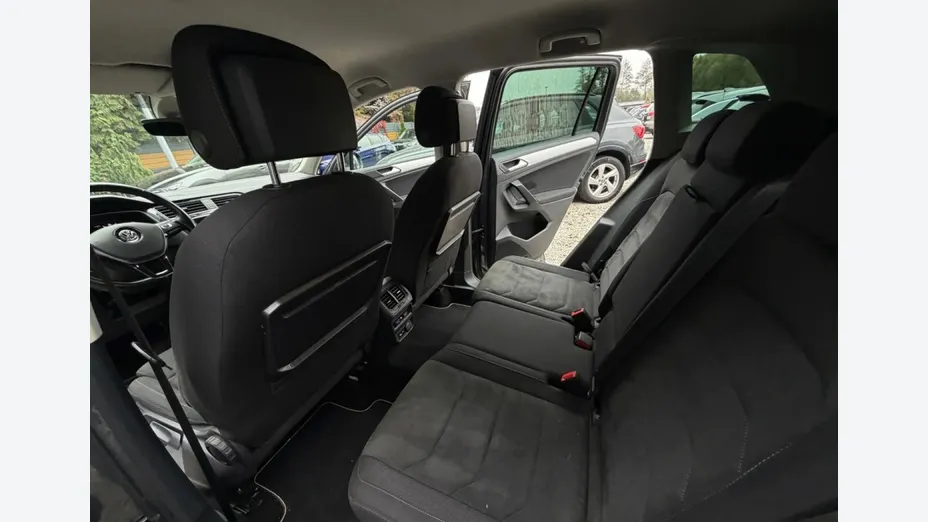 VOLKSWAGEN Tiguan -