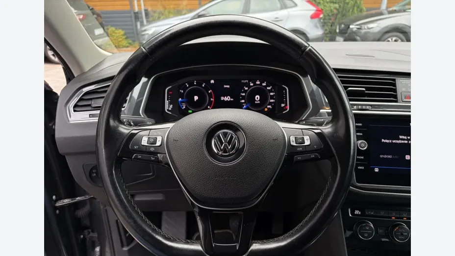 VOLKSWAGEN Tiguan -