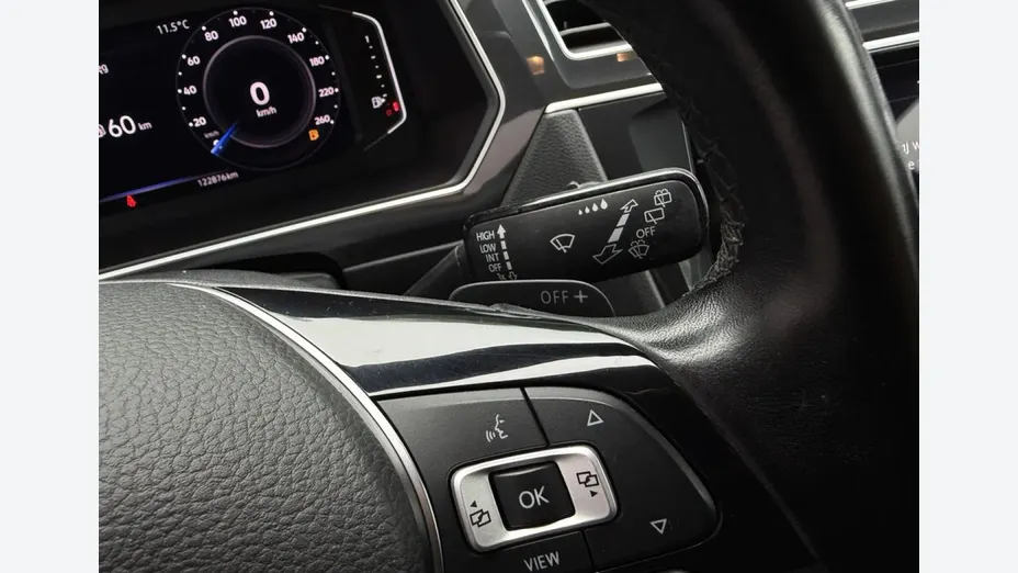 VOLKSWAGEN Tiguan -
