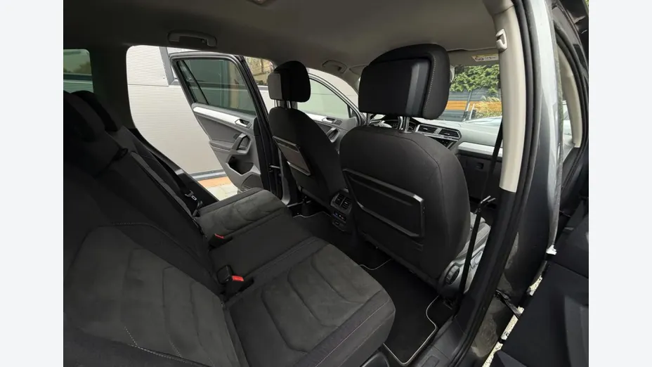 VOLKSWAGEN Tiguan -