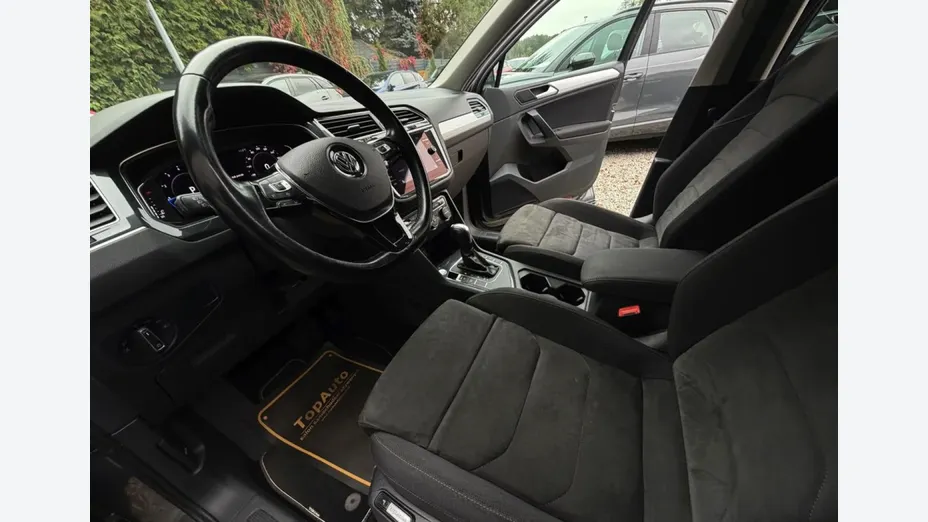 VOLKSWAGEN Tiguan -