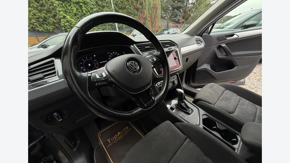 VOLKSWAGEN Tiguan -