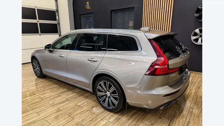 VOLVO V60 -