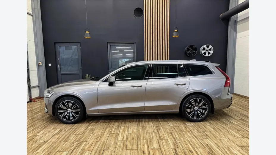 VOLVO V60 -