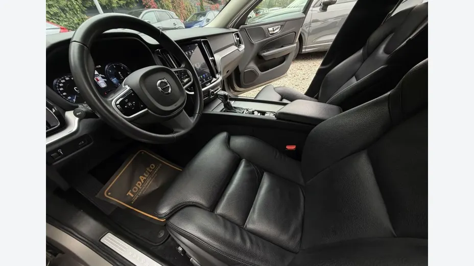VOLVO V60 -