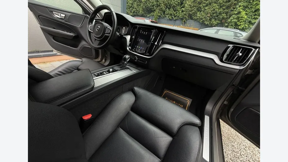 VOLVO V60 -