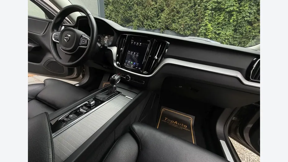 VOLVO V60 -