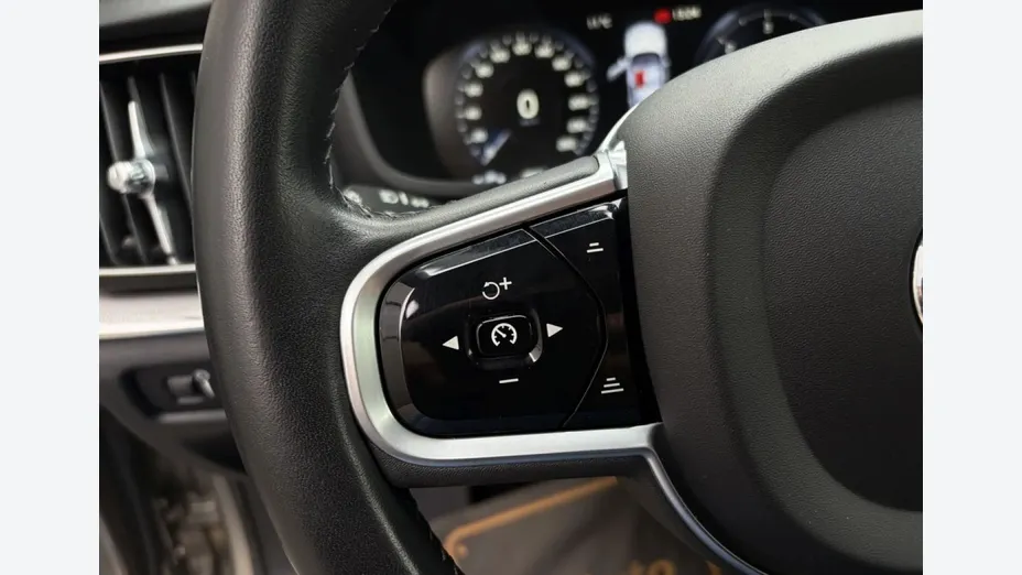 VOLVO V60 -