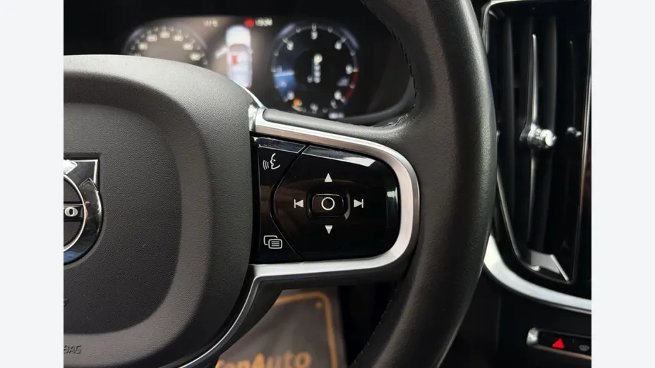 VOLVO V60 -