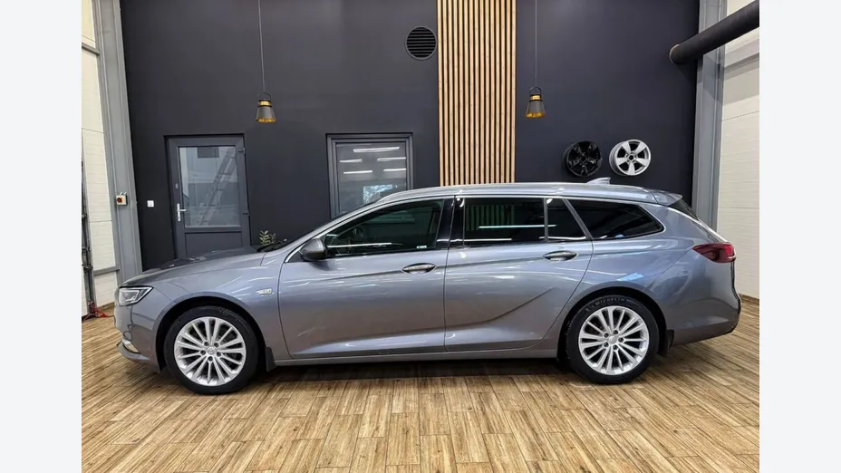 OPEL Insignia -