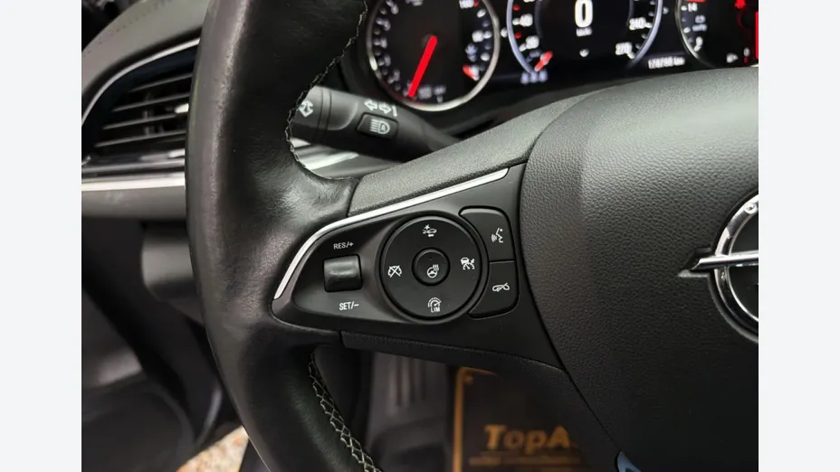 OPEL Insignia -
