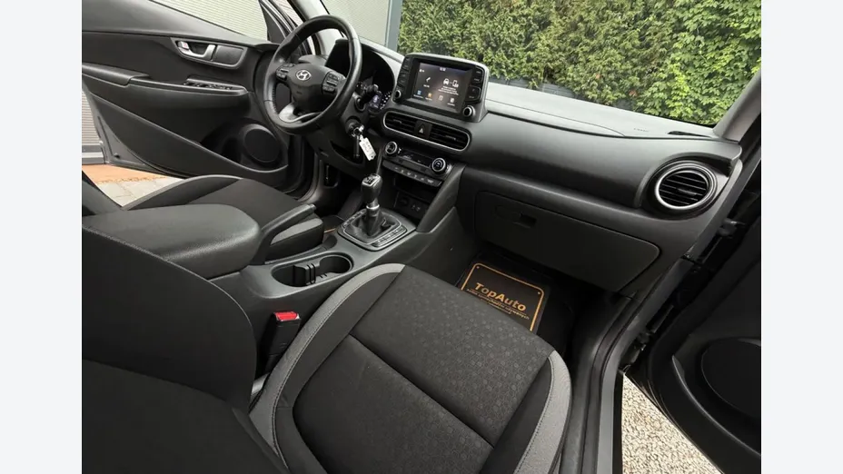 HYUNDAI Kona -