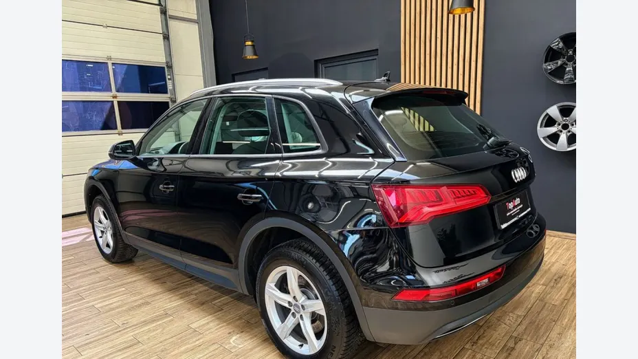 AUDI Q5 -