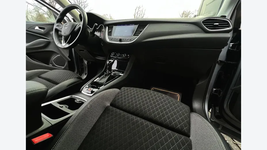 OPEL Grandland X -