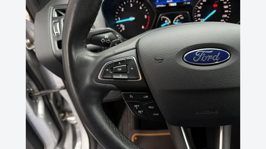 FORD Kuga -