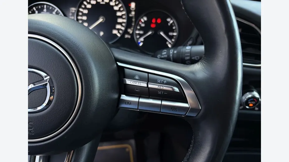 MAZDA CX-30 -