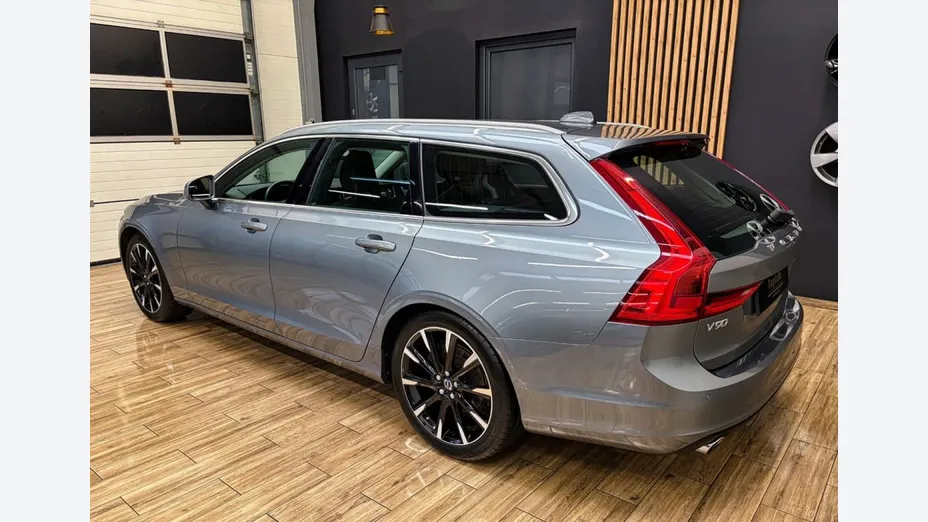 VOLVO V90 -