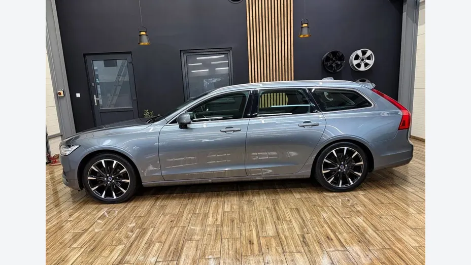 VOLVO V90 -