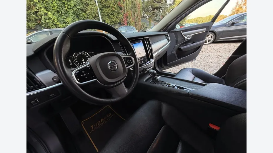 VOLVO V90 -