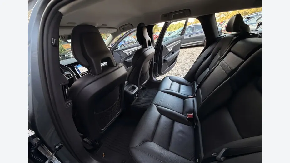 VOLVO V90 -