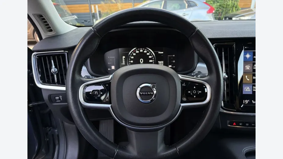 VOLVO V90 -