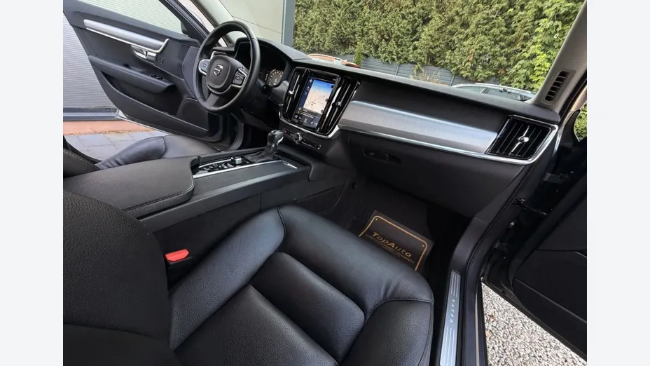 VOLVO V90 -