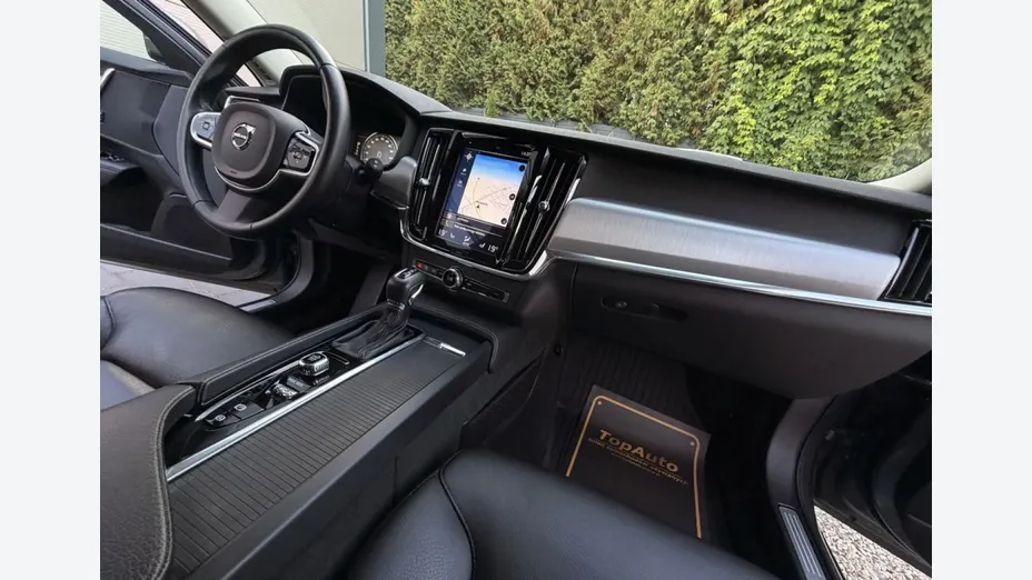 VOLVO V90 -