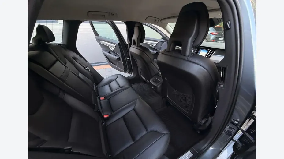 VOLVO V90 -