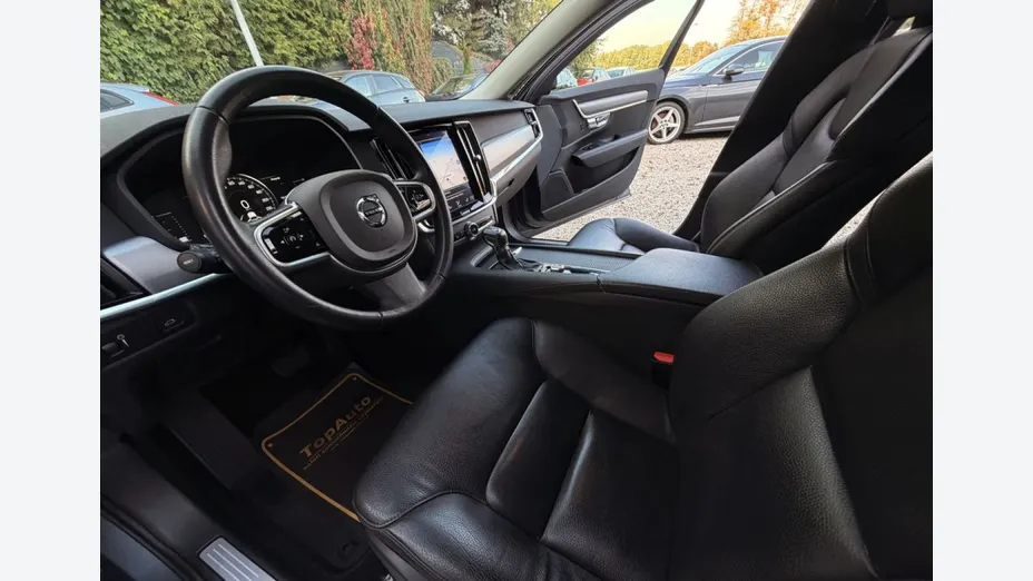 VOLVO V90 -