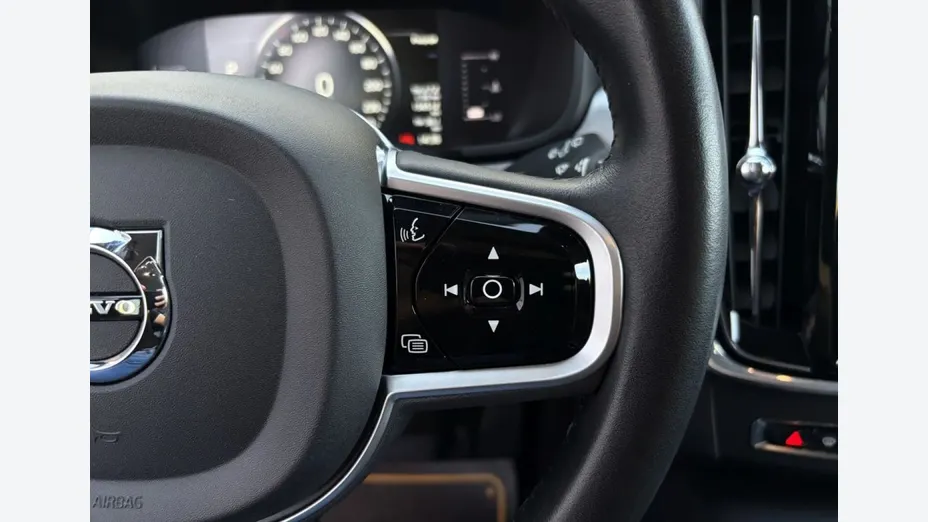 VOLVO V90 -