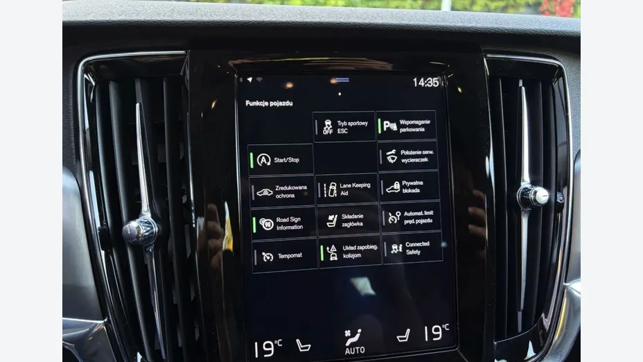 VOLVO V90 -