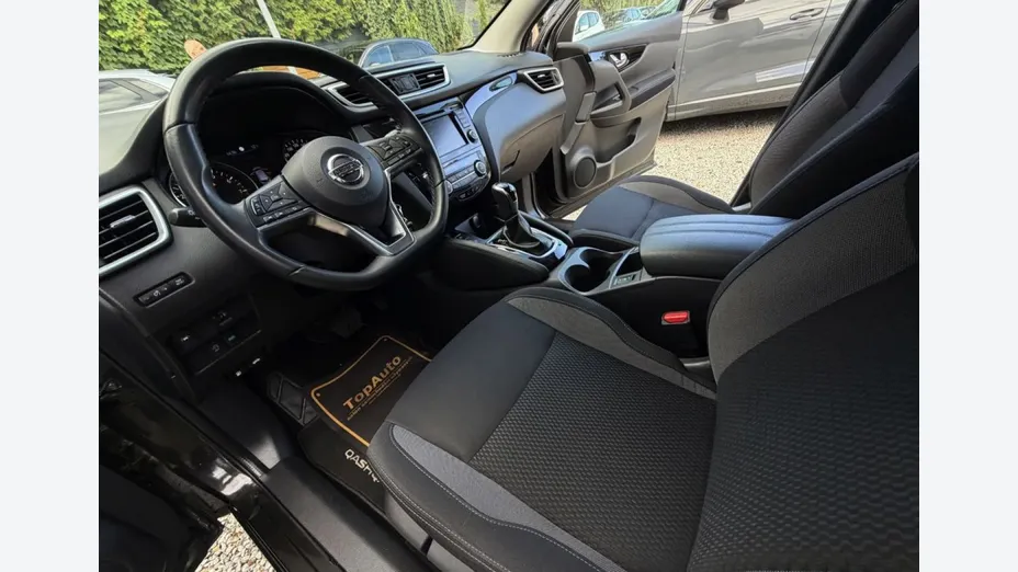 NISSAN Qashqai -