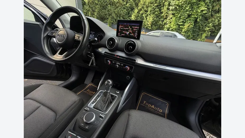 AUDI Q2 -